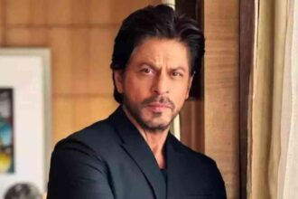 Shahrukh Khan had created history by purchasing the same house in front of which this song was shot, which earned huge sums at the box office-compressed